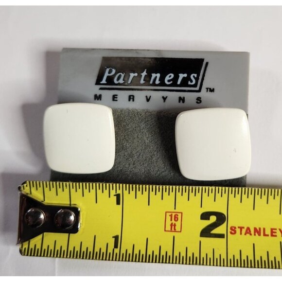Vtg Partners Mervyns White Square Earrings minimalist classic neutral - Picture 3 of 3